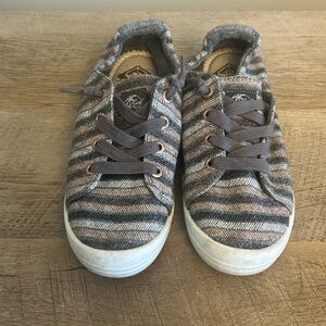 Roxy Bayshore Slip On Shoes Womens Size 6 Gray/pink Striped Canvas Sneakers